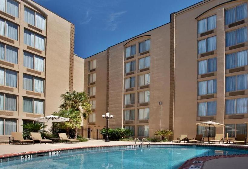 هتل Wyndham Garden Lafayette