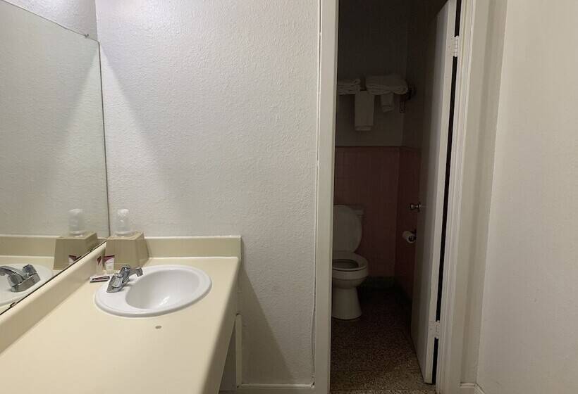 فندق على الطريق La Vista Inn