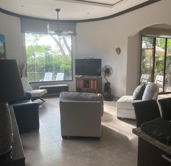 Casa Vistas Del Pacifico Bed & Breakfast