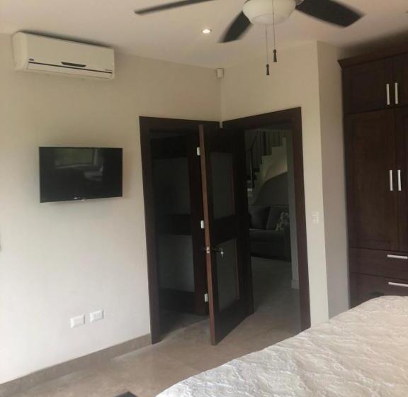 Casa Vistas Del Pacifico Bed & Breakfast