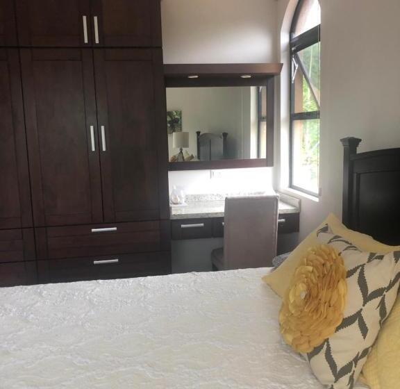 Casa Vistas Del Pacifico Bed & Breakfast