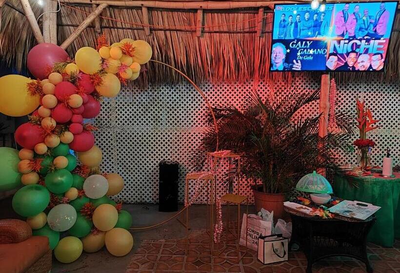 ホテル Coronado Inn