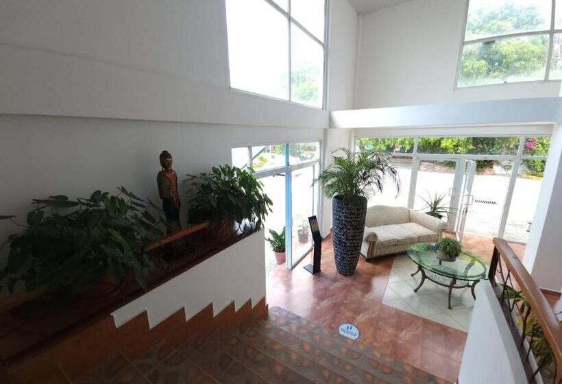 ホテル Coronado Inn