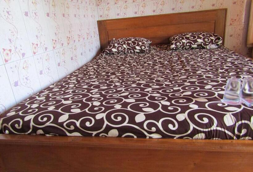 호텔 Losmen Kinasih Puncak & Gazebo Pandang