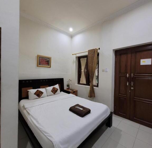 ホテル Ndalem Katong Guest House Ponorogo