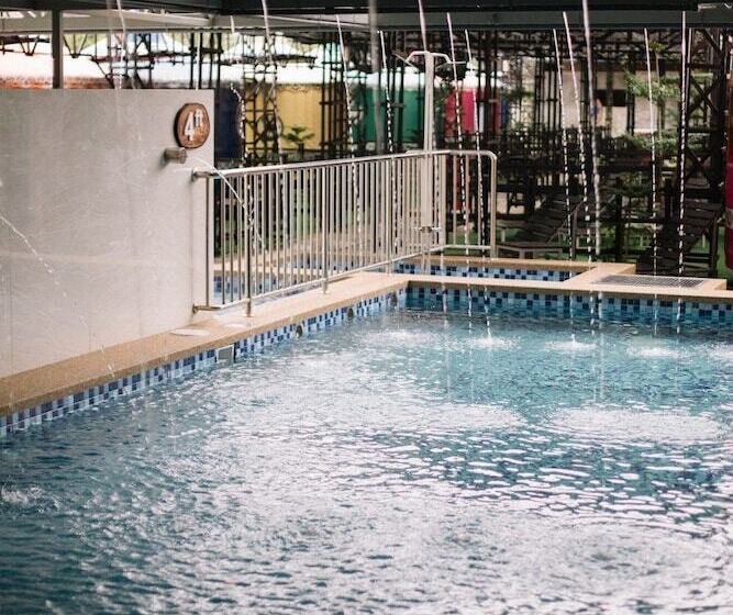 فندق Rick Resort Teluk Intan