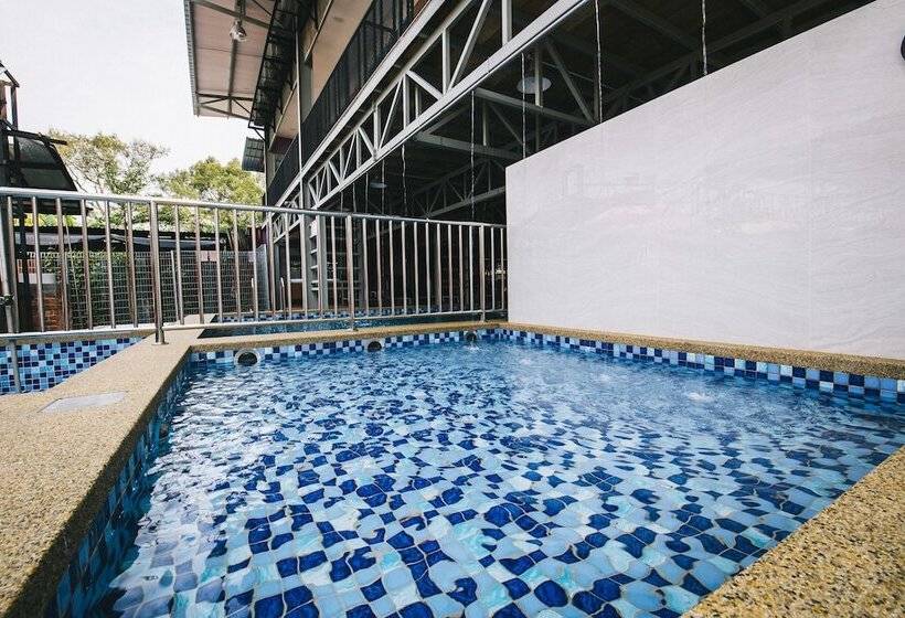 فندق Rick Resort Teluk Intan