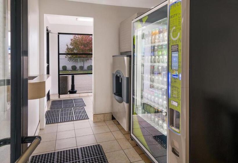 汽车旅馆  Knights Inn Grand Rapids East Airport