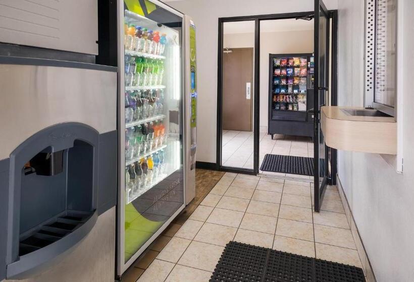 Мотель Knights Inn Grand Rapids East Airport