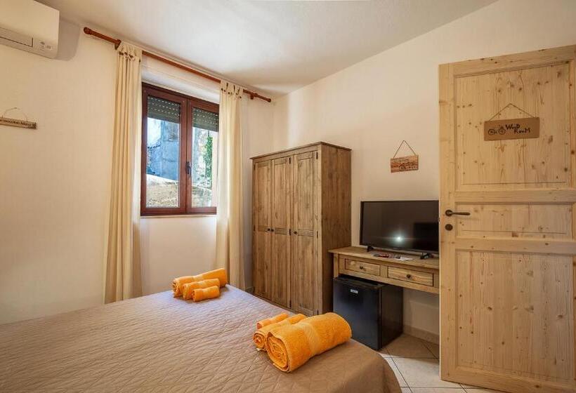 פנסיון Bedbike Baunei