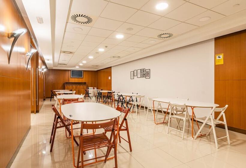 پانسیون Micampus Aranjuez Student Residence