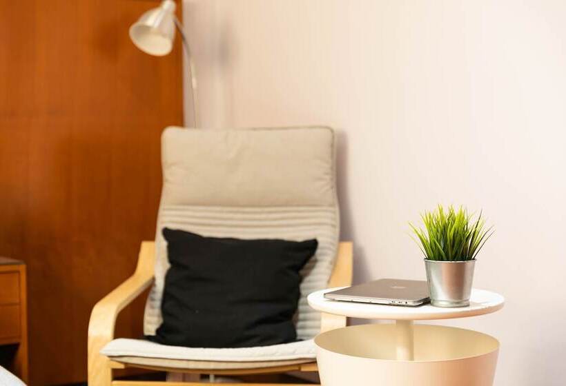 پانسیون Micampus Aranjuez Student Residence