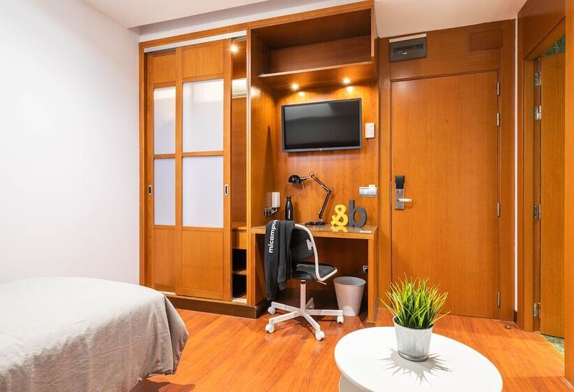 پانسیون Micampus Aranjuez Student Residence