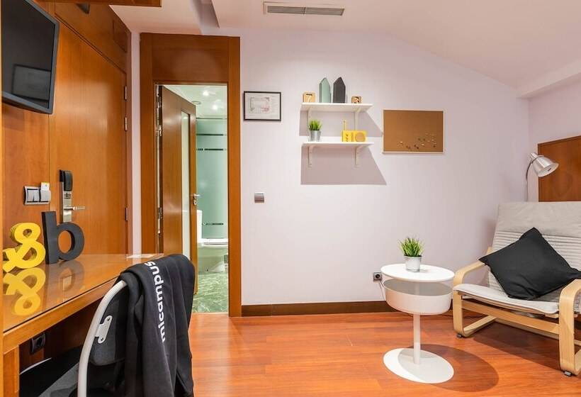 پانسیون Micampus Aranjuez Student Residence