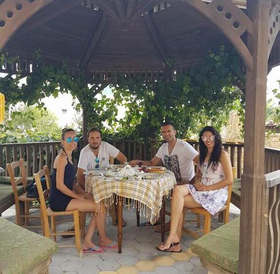 پانسیون Revaklı Ev Guest House