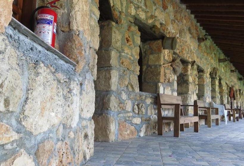 Курорт Elausa Hotel & Restaurant