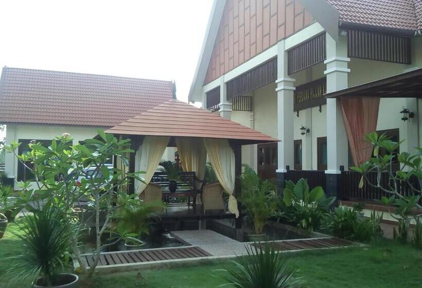 The Manor Beach Resort Besut