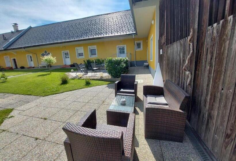 הוסטל Wollsdorferhof