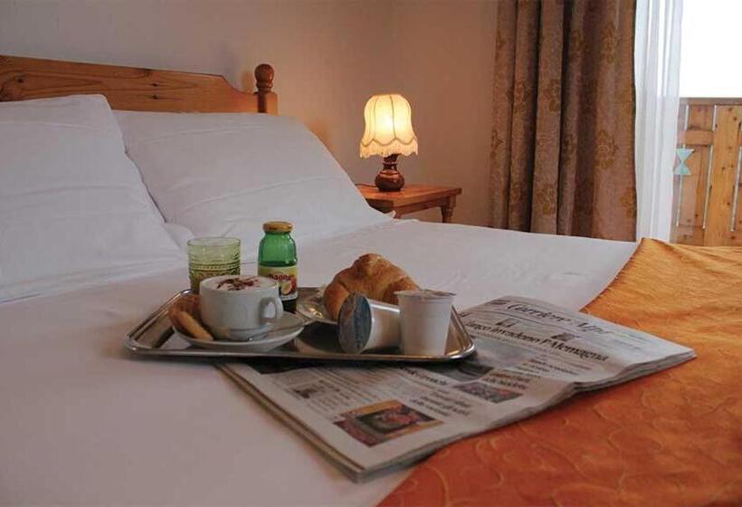 فندق Albergo Croce D Aune