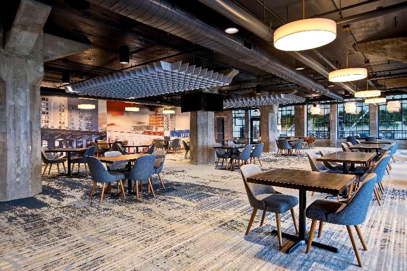 هتل Embassy Suites By Hilton Rockford Riverfront