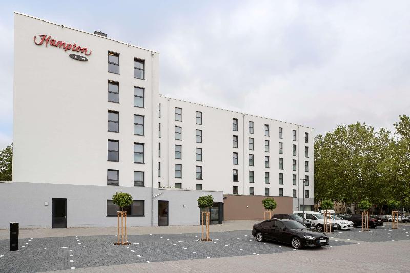 Отель Hampton By Hilton Kaiserslautern