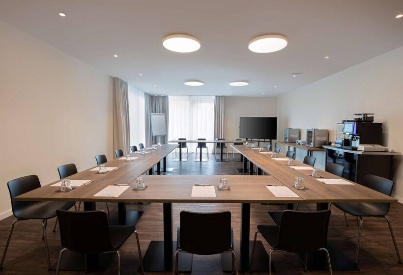 Отель Hampton By Hilton Kaiserslautern