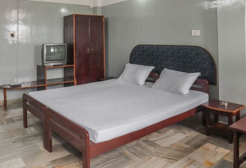 Spot On 49477 Hotel Galaxy