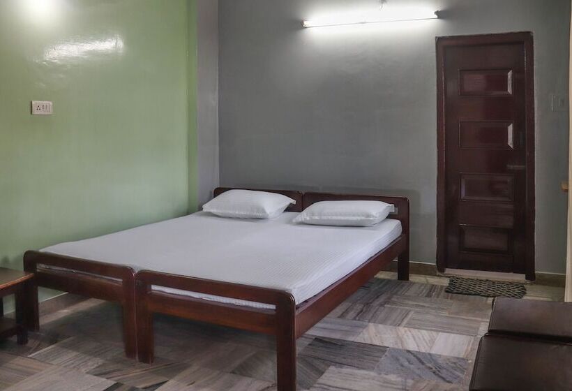 Spot On 49477 Hotel Galaxy