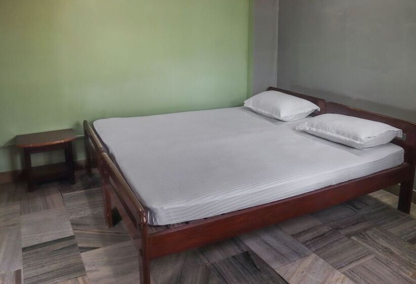 Spot On 49477 Hotel Galaxy