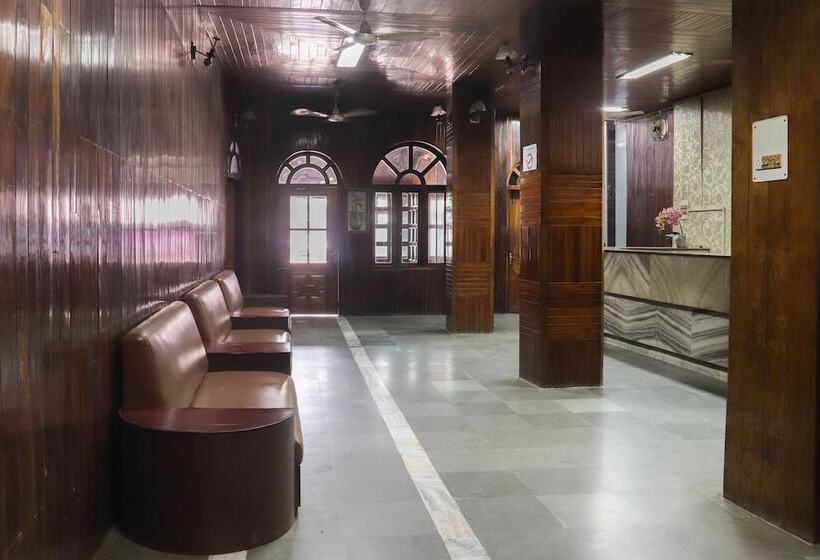 Spot On 49477 Hotel Galaxy