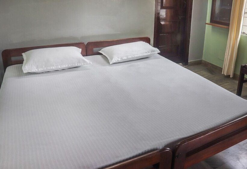 Spot On 49477 Hotel Galaxy