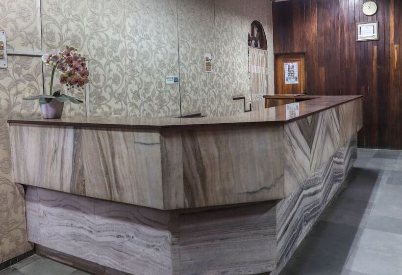 Spot On 49477 Hotel Galaxy