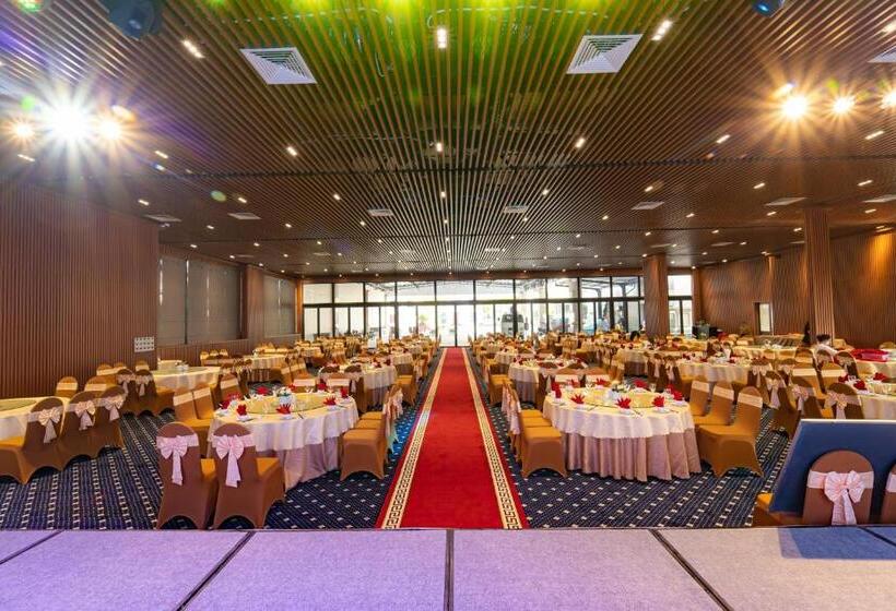 D Lioro Hotel & Resort