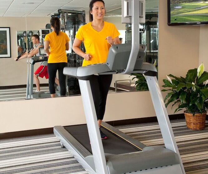 Отель Holiday Inn Express & Suites Parsons, An Ihg