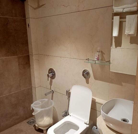 فندق Rudra Shelter Business