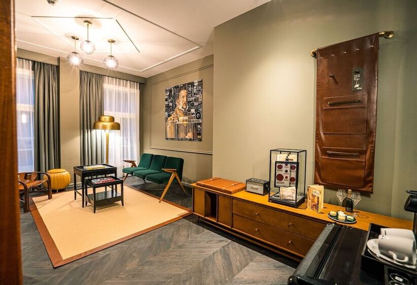 فندق The Collector