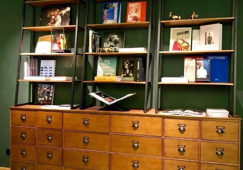 فندق The Collector