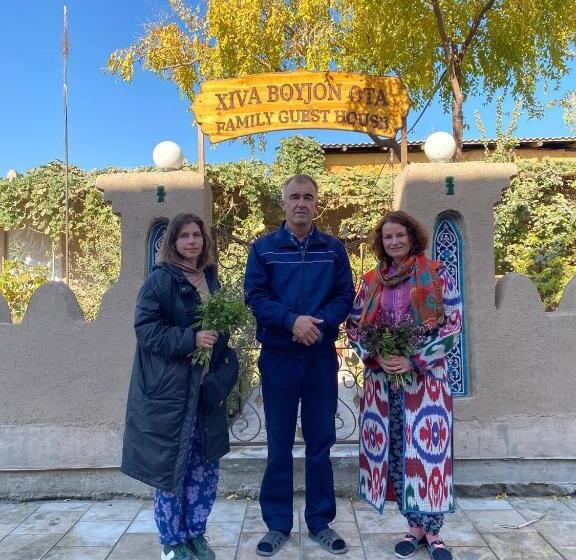 ペンション Guest House Khiva Boyjon Ota