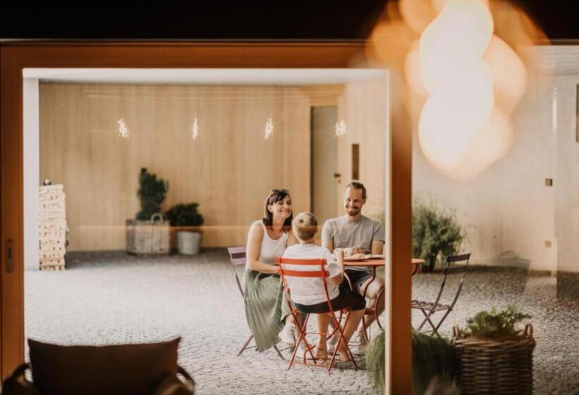 Tempel 74 Apartments