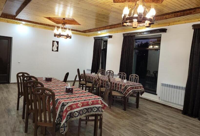 בית מלון כפרי Ahana