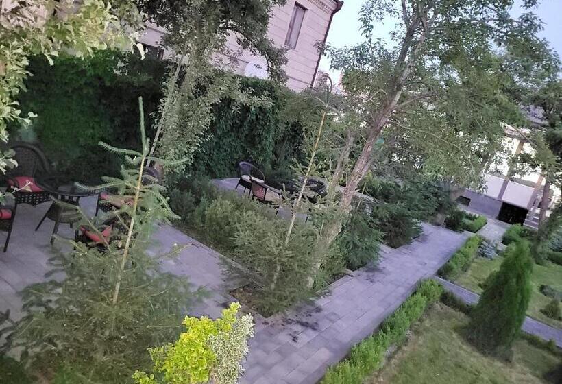 בית מלון כפרי Ahana