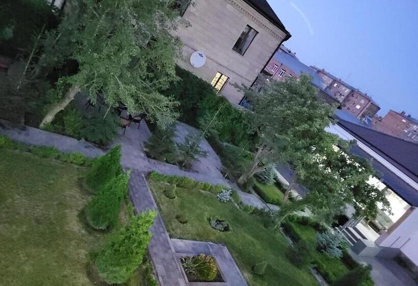 בית מלון כפרי Ahana