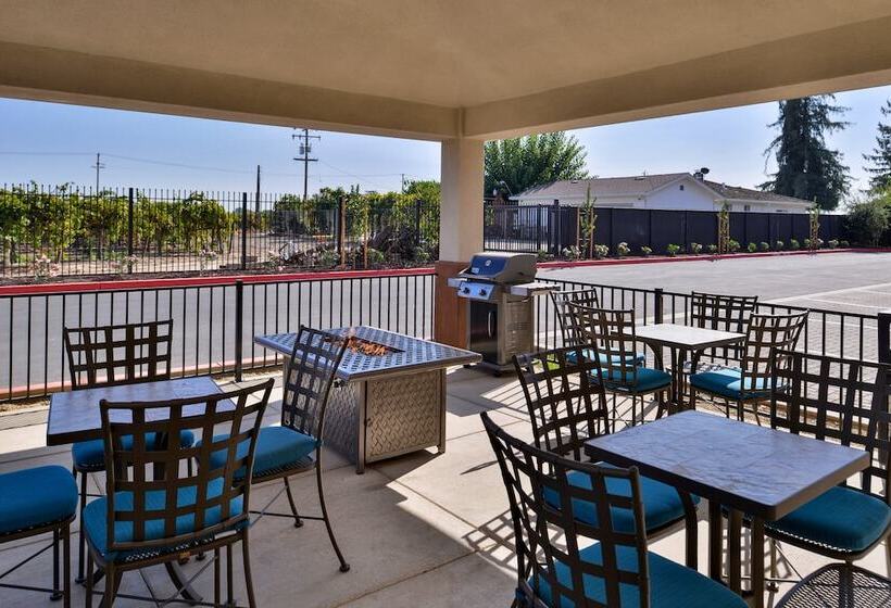 Отель Candlewood Suites Lodi, An Ihg