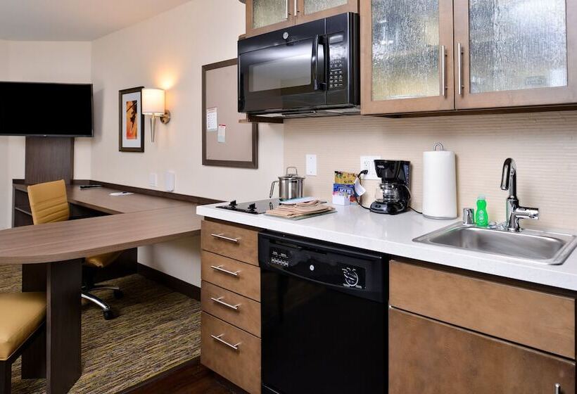 Отель Candlewood Suites Lodi, An Ihg