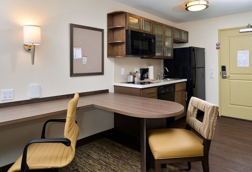 Отель Candlewood Suites Lodi, An Ihg