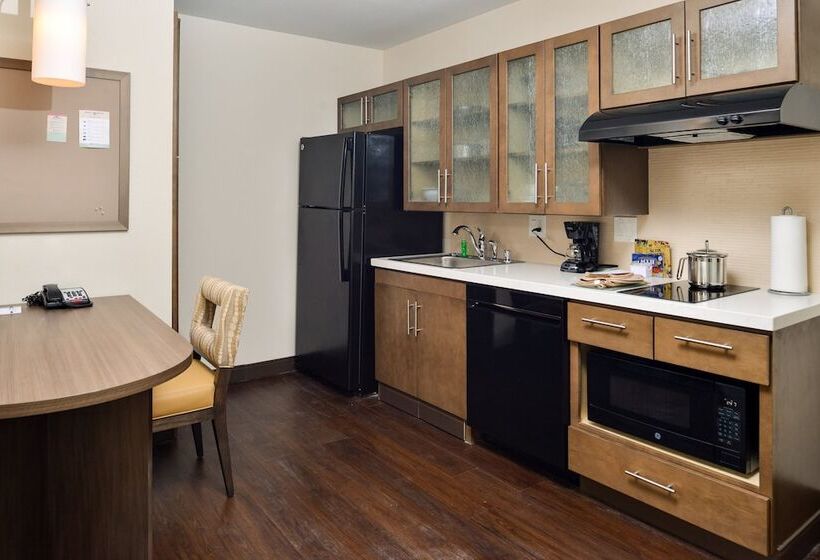 Отель Candlewood Suites Lodi, An Ihg