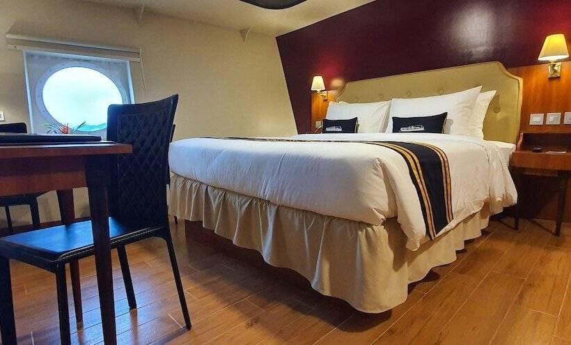 בית מלון כפרי Doulos Phos The Ship