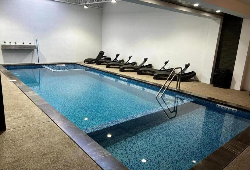 ホテル Madison Suites