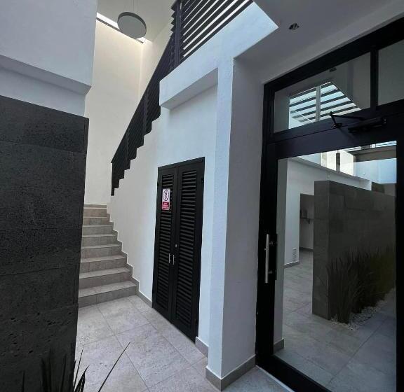 ホテル Madison Suites