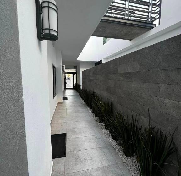 ホテル Madison Suites